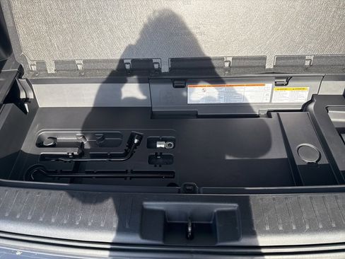 Used 2020 Toyota Highlander LE image 44