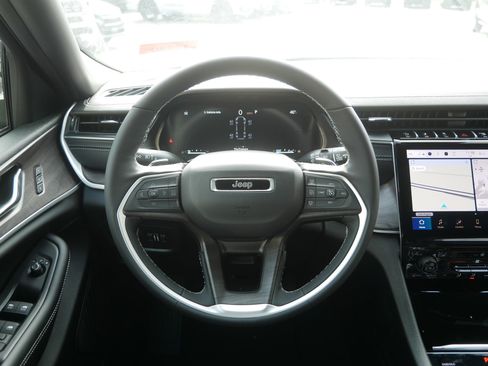 New 2025 Jeep Grand Cherokee L Limited image 11