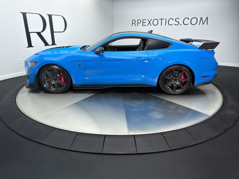 Used 2022 Ford Mustang Shelby GT500 w/ Carbon Fiber Track Pack RWD image 5