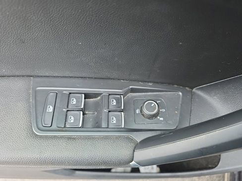 Used 2020 Volkswagen Tiguan SE w/ Panoramic Sunroof Package image 13