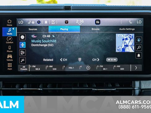 Used 2024 Jeep Wrangler Sahara image 35