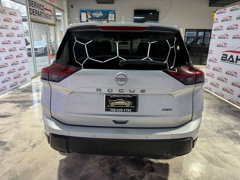 Used 2025 Nissan Rogue SV image 9