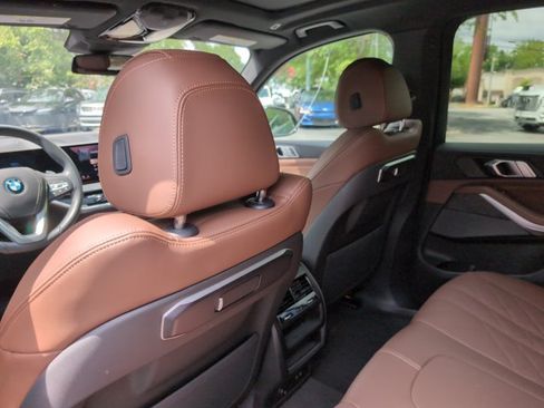 Used 2025 BMW X5 xDrive50e w/ Premium Package AWD/4WD image 18