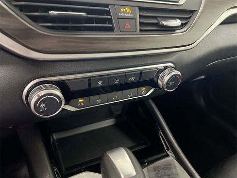 Used 2024 Nissan Altima 2.5 SV image 16