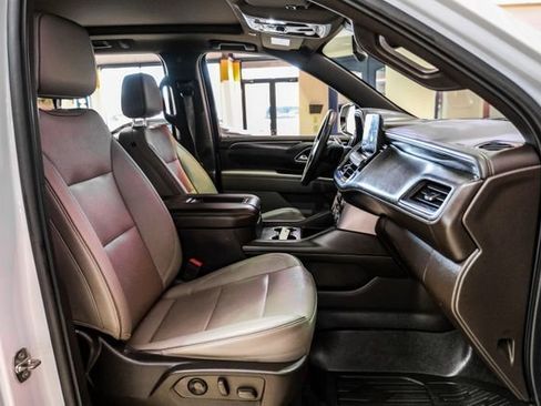 Used 2022 GMC Yukon XL SLT w/ SLT Premium Package image 29