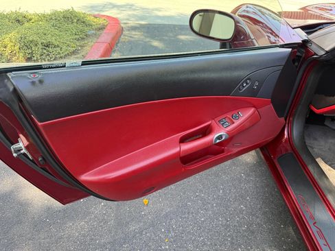 Used 2006 Chevrolet Corvette Convertible w/ Preferred Equipment Group image 10