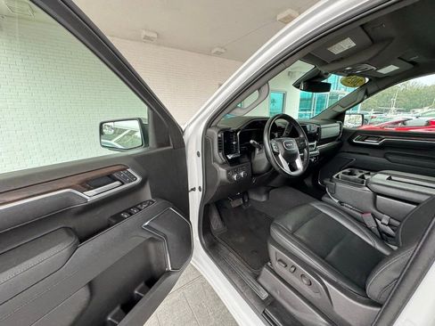 Used 2025 GMC Sierra 1500 SLT image 12