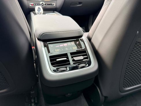 New 2026 Volvo XC60 B5 Ultra w/ Climate Package image 17