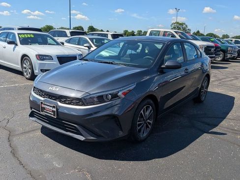 Used 2024 Kia Forte LXS FWD image 3