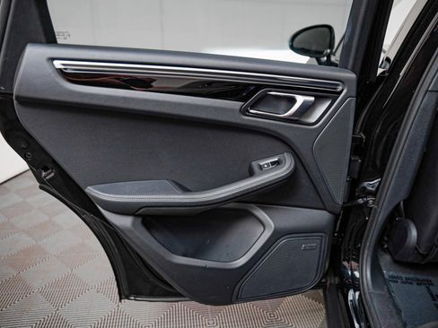 Certified 2022 Porsche Macan S image 28