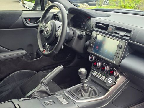 Used 2023 Toyota GR86 Premium w/ ALL Weather Mat Package (TMS) RWD image 18