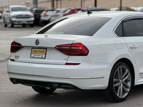 Used 2017 Volkswagen Passat 1.8T R-Line FWD image 9