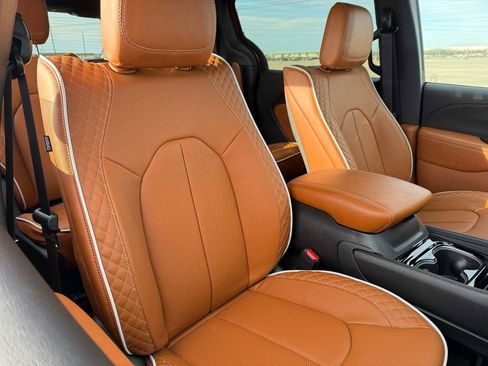 New 2026 Chrysler Pacifica Pinnacle image 26