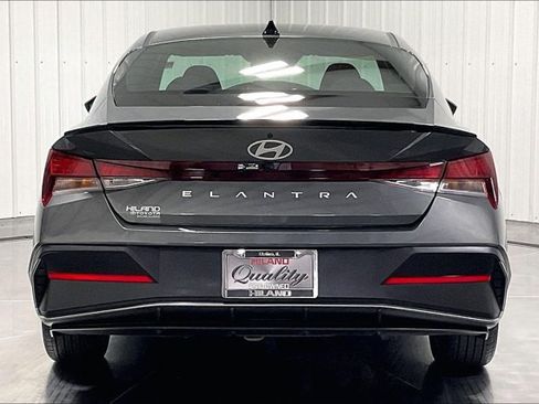 Used 2026 Hyundai Elantra Sport FWD image 4