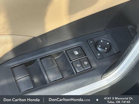 Used 2020 Toyota RAV4 XLE w/ Convenience Package FWD image 10