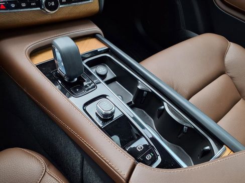 Used 2024 Volvo XC90 B6 Plus w/ Protection Package Premier image 26