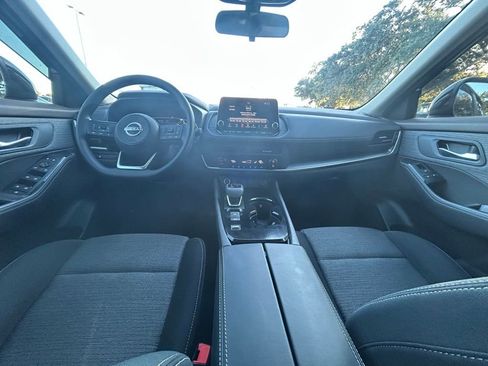 Used 2023 Nissan Rogue SV image 10