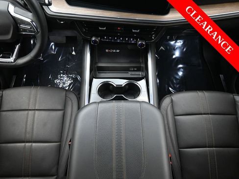 Used 2025 Chevrolet Tahoe High Country image 36