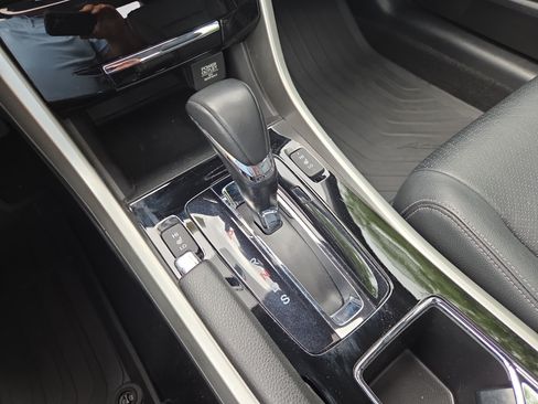 Used 2017 Honda Accord Touring image 28
