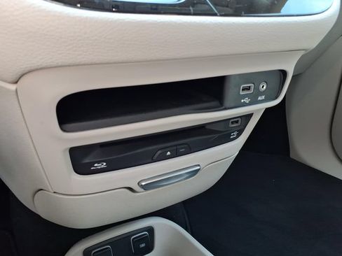 Used 2019 Chrysler Pacifica Limited FWD image 30
