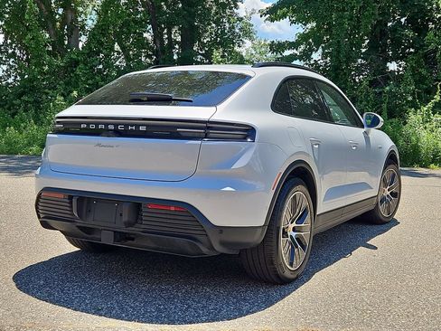 Certified 2025 Porsche Macan 4 Electric AWD/4WD image 7