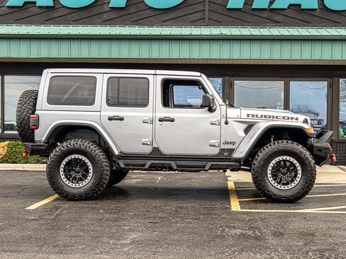 Used 2018 Jeep Wrangler Unlimited Rubicon AWD/4WD image 9