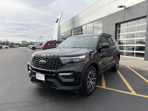 Used 2022 Ford Explorer ST-Line w/ Class IV Trailer Tow Package image 3