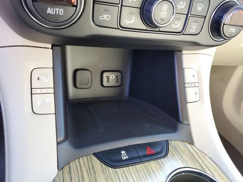 Used 2018 GMC Acadia Denali w/ Technology Package FWD image 23