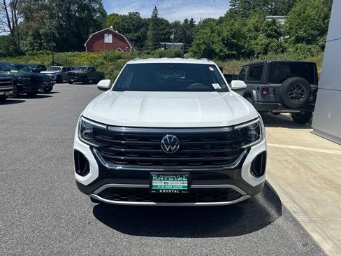 Used 2024 Volkswagen Atlas Cross Sport SE AWD/4WD image 2