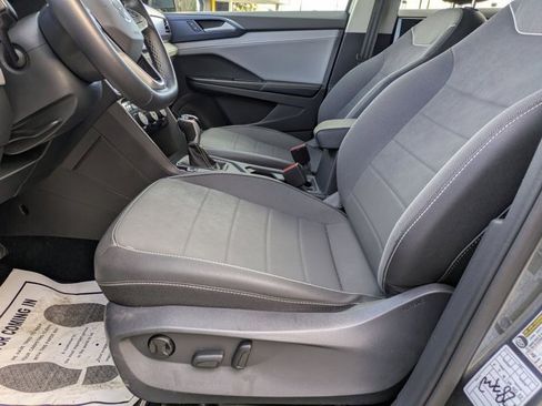 Used 2024 Volkswagen Taos SE image 17