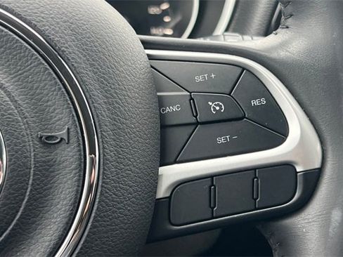 Used 2019 Jeep Compass Latitude image 33