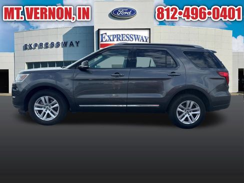 Used 2018 Ford Explorer XLT w/ Equipment Group 202A AWD/4WD image 15