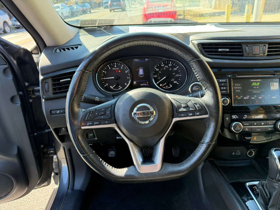 Used 2018 Nissan Rogue SV AWD/4WD image 13