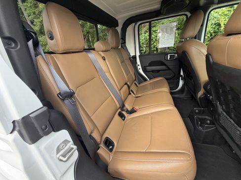 Used 2021 Jeep Gladiator Rubicon AWD/4WD image 14