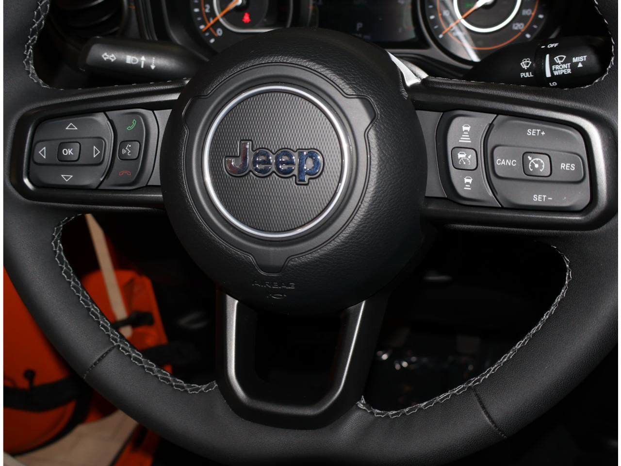 Used 2025 Jeep Gladiator Mojave w/ Safety Group AWD/4WD image 19