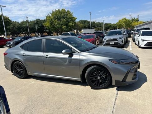 Used 2026 Toyota Camry SE FWD image 2