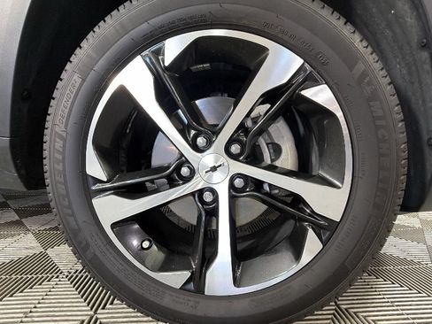 Certified 2024 Chevrolet Trax RS w/ Sunroof Package FWD image 38