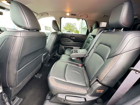 Used 2023 Nissan Pathfinder SL image 23