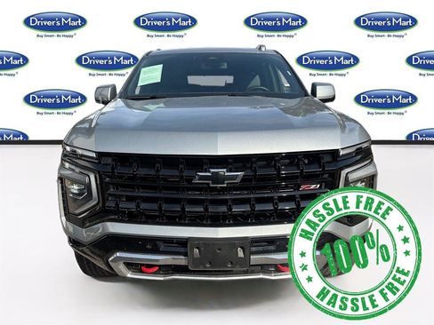 Used 2025 Chevrolet Suburban Z71 AWD/4WD image 2