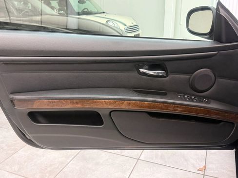 Used 2010 BMW 335i Convertible image 17