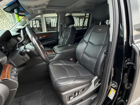 Used 2018 Cadillac Escalade ESV Premium Luxury image 9