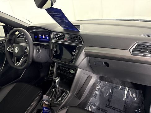 Used 2022 Volkswagen Tiguan SE R-Line AWD/4WD image 38