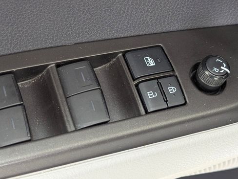 Used 2021 Toyota Camry SE image 23