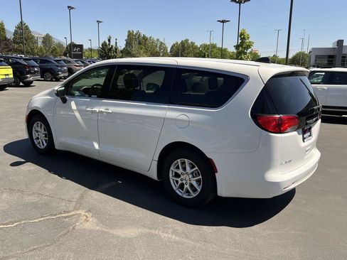 Used 2023 Chrysler Voyager LX FWD image 11