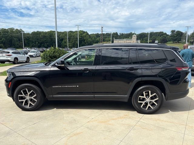 Used 2023 Jeep Grand Cherokee L Limited AWD/4WD image 4