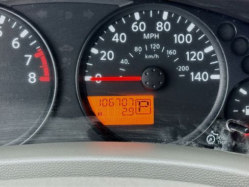 Used 2021 Nissan Frontier SV w/ Midnight Edition Floor Mats image 8