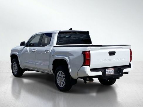 Certified 2024 Toyota Tacoma SR5 AWD/4WD image 4