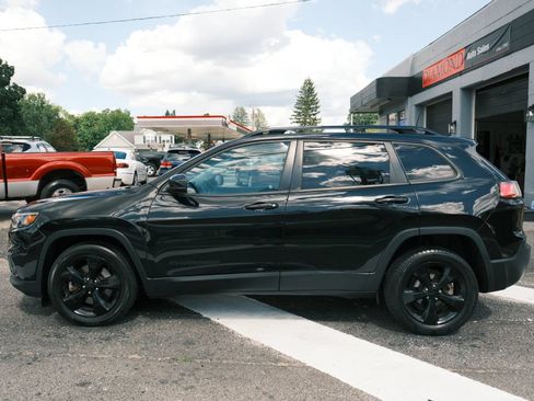 Used 2019 Jeep Cherokee Latitude Plus FWD image 8