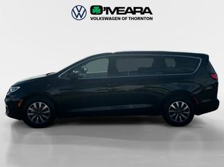 Used 2024 Chrysler Pacifica Select video 2