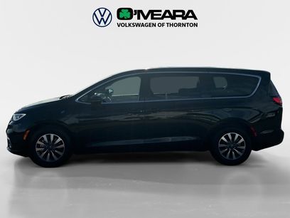 Used 2024 Chrysler Pacifica Select